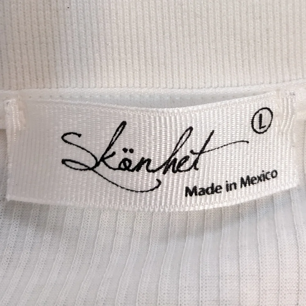 Skonhet basic white collared ribbed top size Large